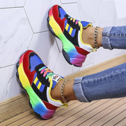 Rosanna Ashworth | Regnbue Sneakers med Farverig Retro Design