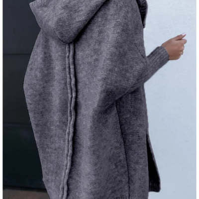 Gry Werner | Oversized kardigan s kapucí a netopýřími rukávy