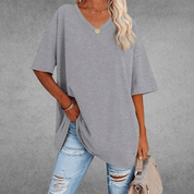 Sienna Moreau | Oversized V-hals T-shirt med afslappet elegance