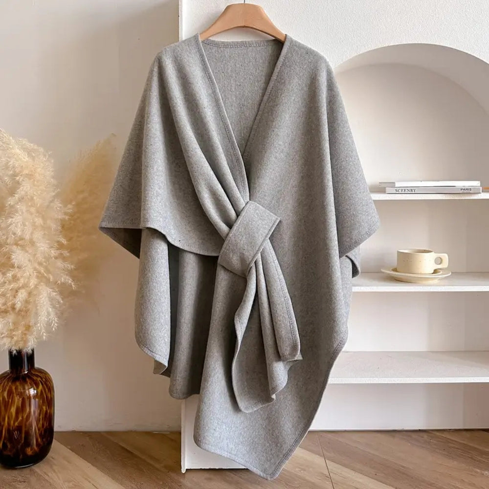 Nora Jørgensen | Winddichter Poncho-Schal aus luxuriösem Wollmix