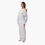 Sofia Bellini | Off-shoulder midi kjole i blødt strikdesign