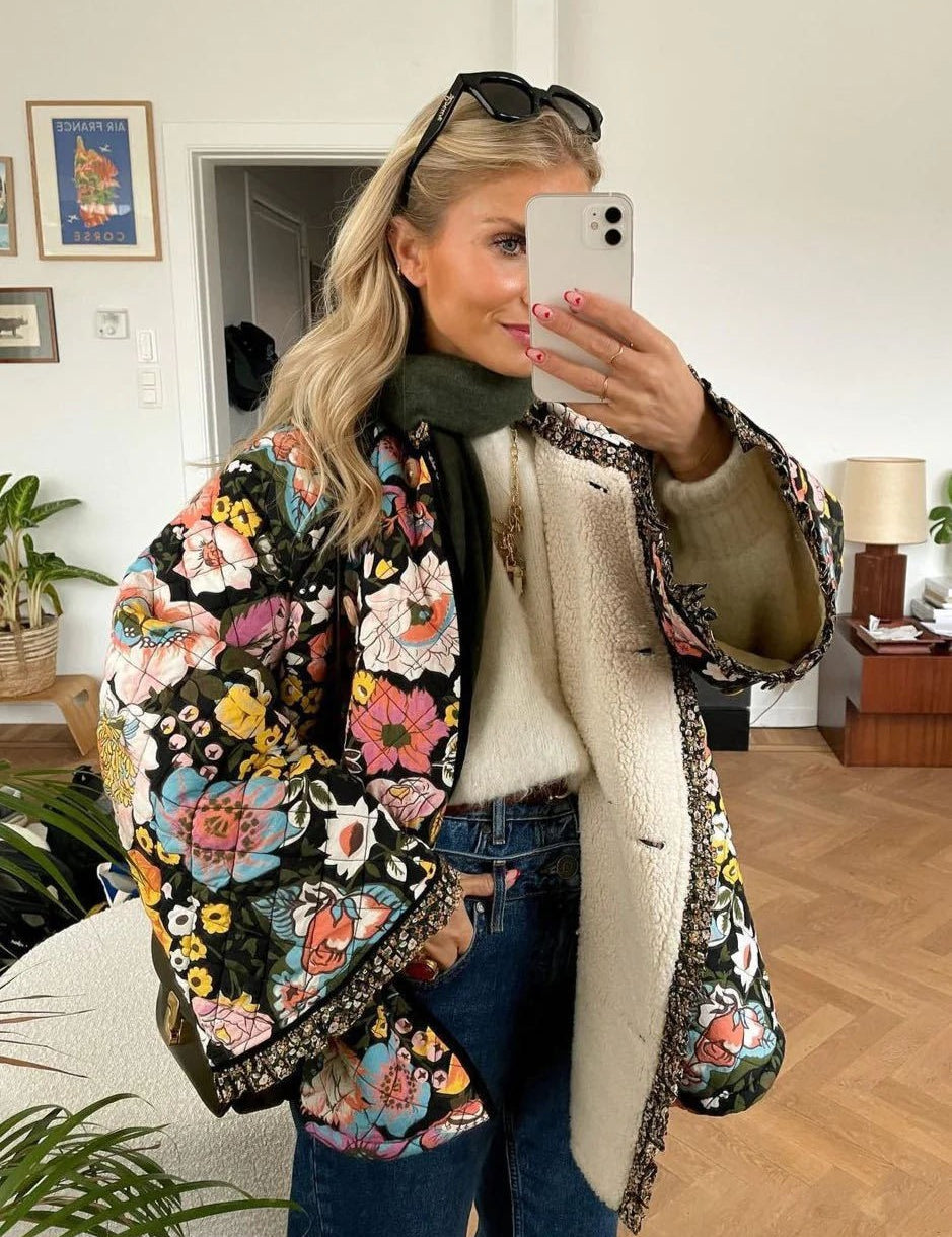 Freja Thomsen | Quiltet Blomsterjakke i Oversized Pasform