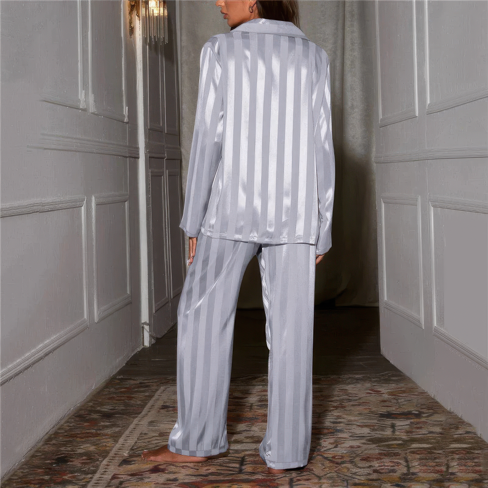 Lotte Sørensen | Luxurious satin pajama set for women