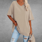 Sienna Moreau | Oversized V-hals T-shirt med afslappet elegance