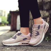 Camilla Lindberg | Sneakers i Rosa med Mesh og Snøredetalje