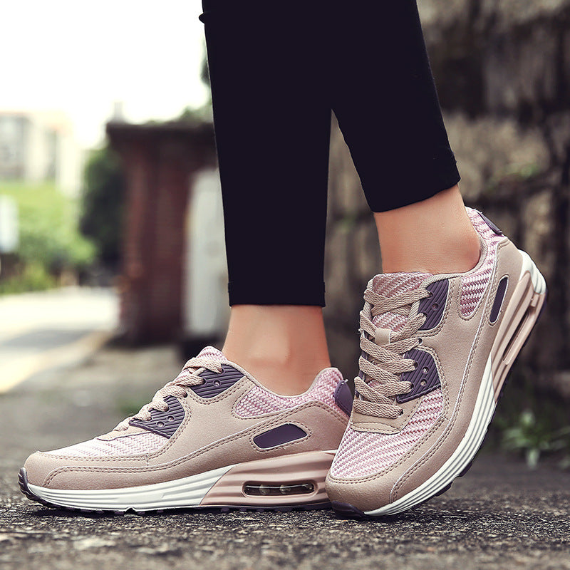Camilla Lindberg | Sneakers i Rosa med Mesh og Snøredetalje