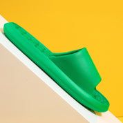 Sara Knudsen | Badesandalen mit Massagefußbett und rutschfester Sohle