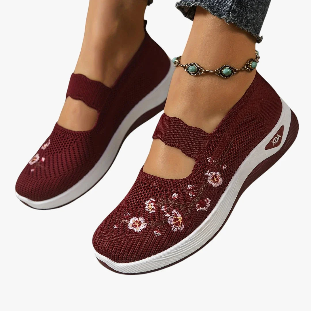 Rikke Nielsen | Slip-on Sneakers med Broderi og Svangstøtte