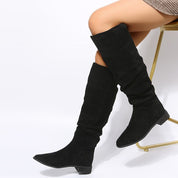 Julie Larsen | Støvler til Kvinder i Ruskind med Over-the-knee Design