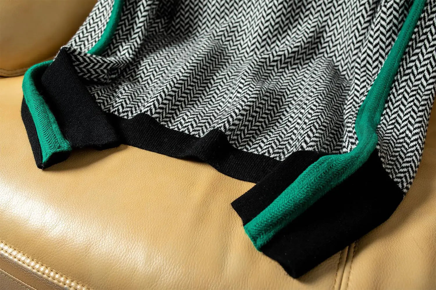 Cordelia Ashburn | Stribet Sweater i Varm Hverdag-Stil