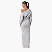 Sofia Bellini | Off-shoulder midi kjole i blødt strikdesign