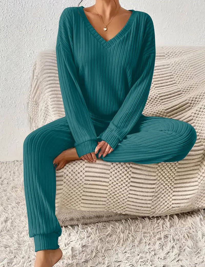 Amelia Laurent | Ribbet loungewear sæt med V-hals