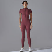 Amalie Skov | Zip-Bodysuit i brun med korte ærmer