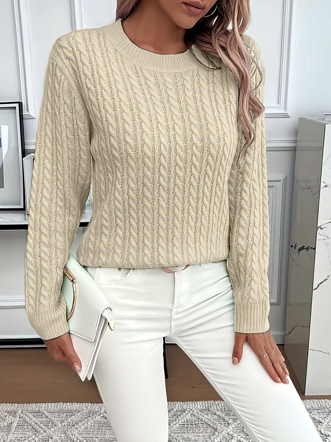Lotte Andersen | Cable-Strikket Sweater med Rund Hals