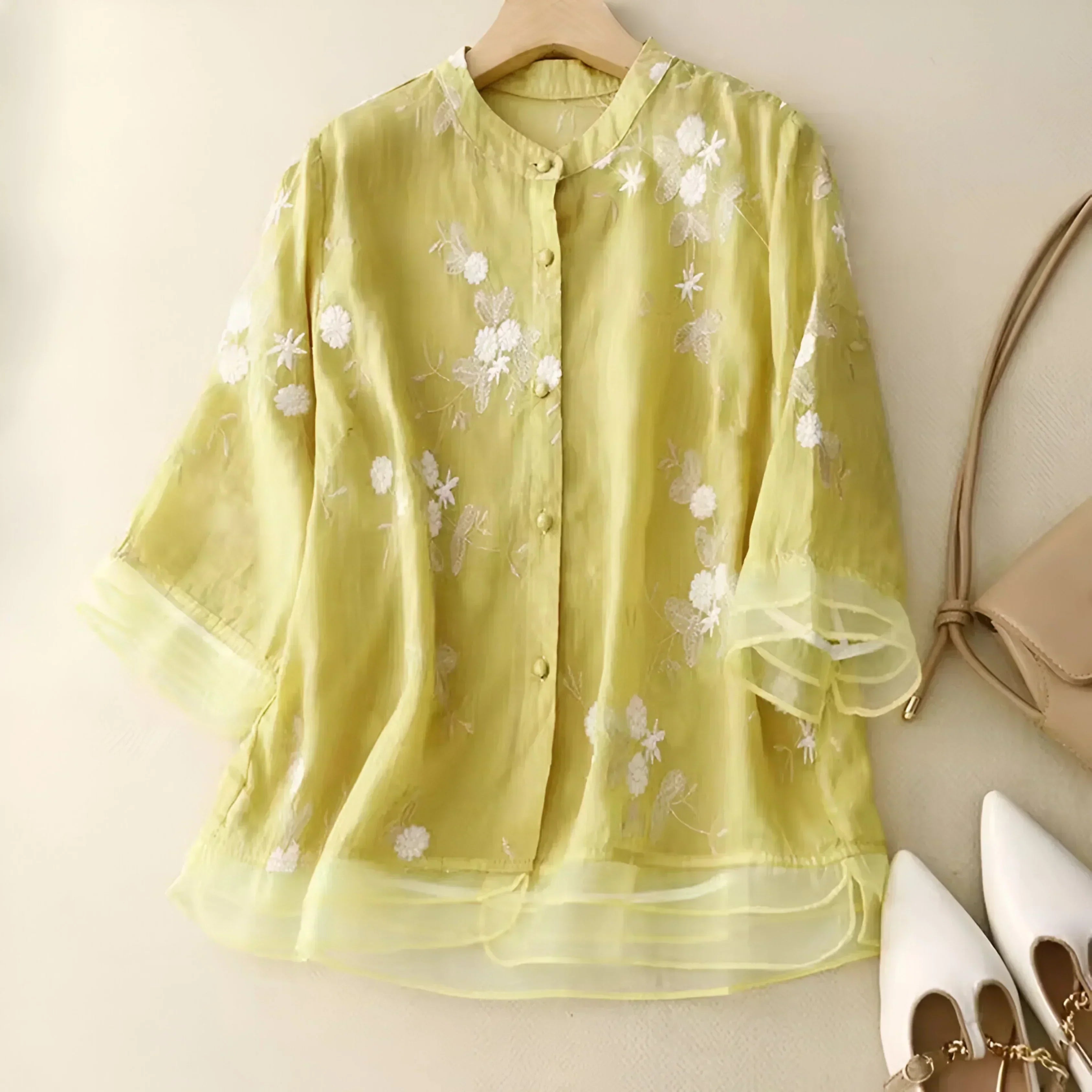 Theodora Ashford | Broderet Bomuldsbluse med Volumenærmer