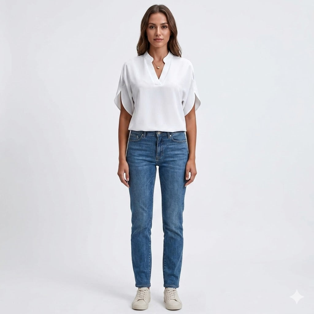 Olivia Beaumont | V-Bluse med Ståkrave og Korte Ærmer