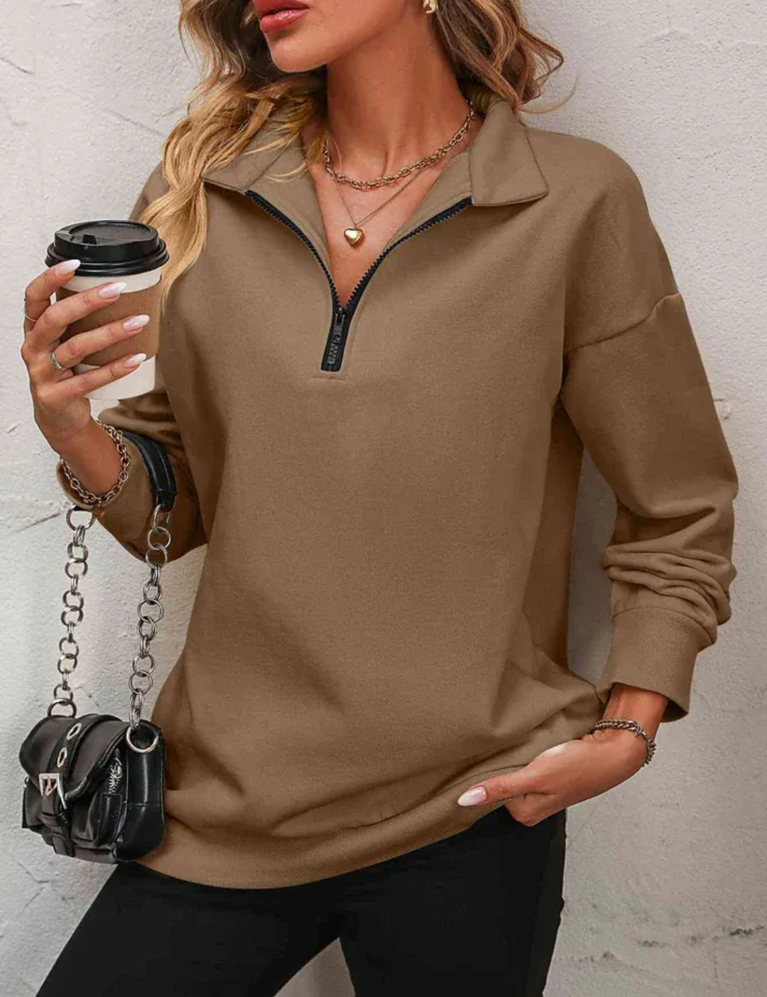 Madeleine Larsson | Sweatshirt med lynlås og hængende skulder til kvinder
