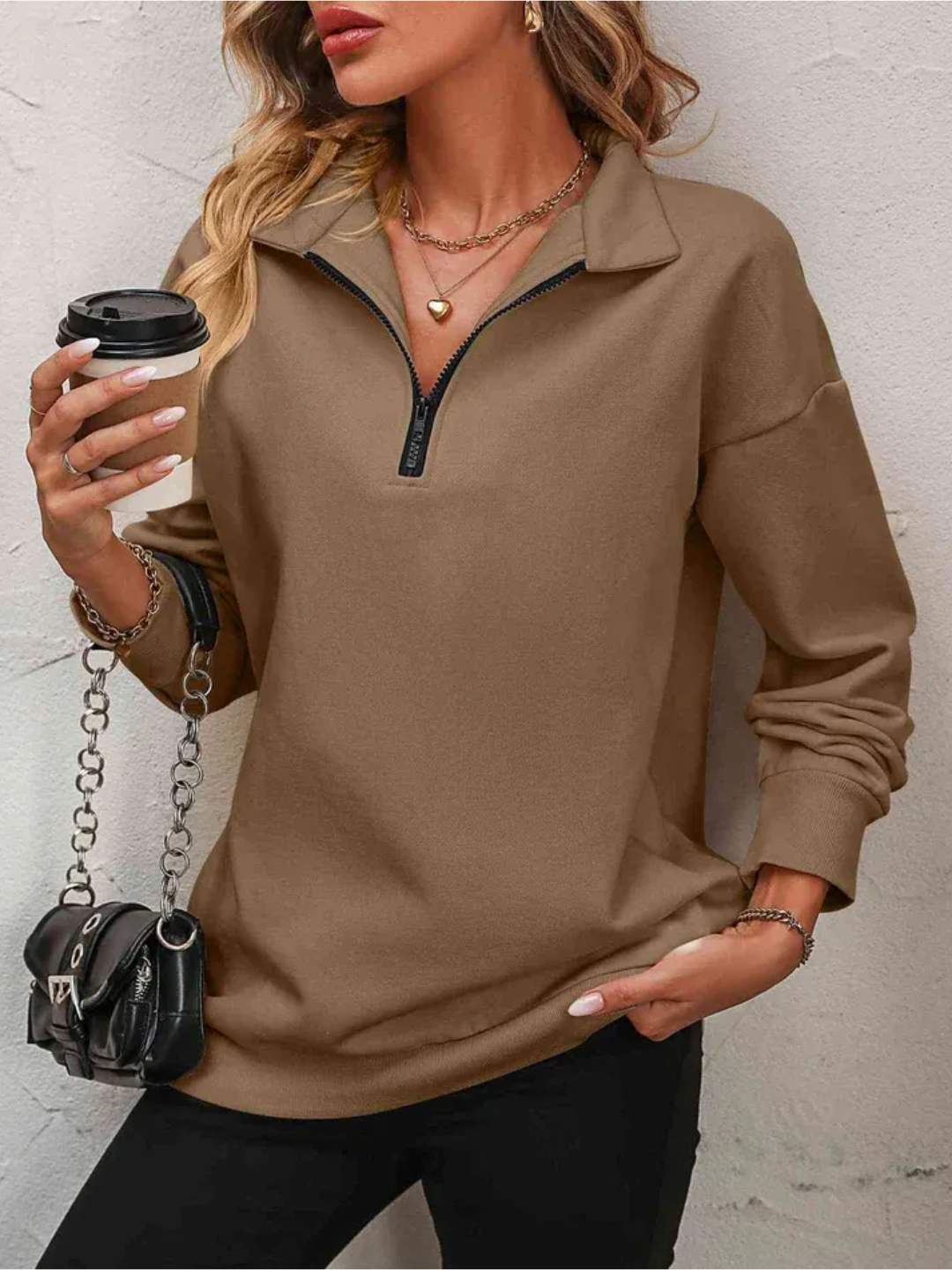 Madeleine Larsson | Sweatshirt med lynlås og hængende skulder til kvinder