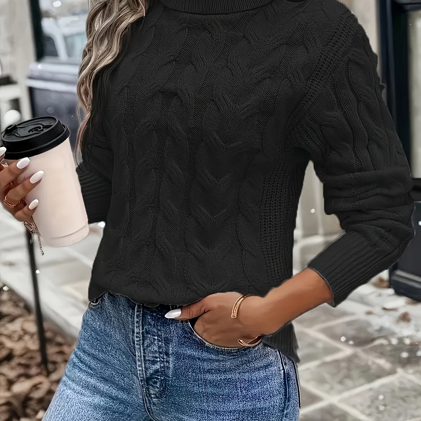 Lise Bonde | Pullover mit Zopfmuster und Rollkragen in Rot