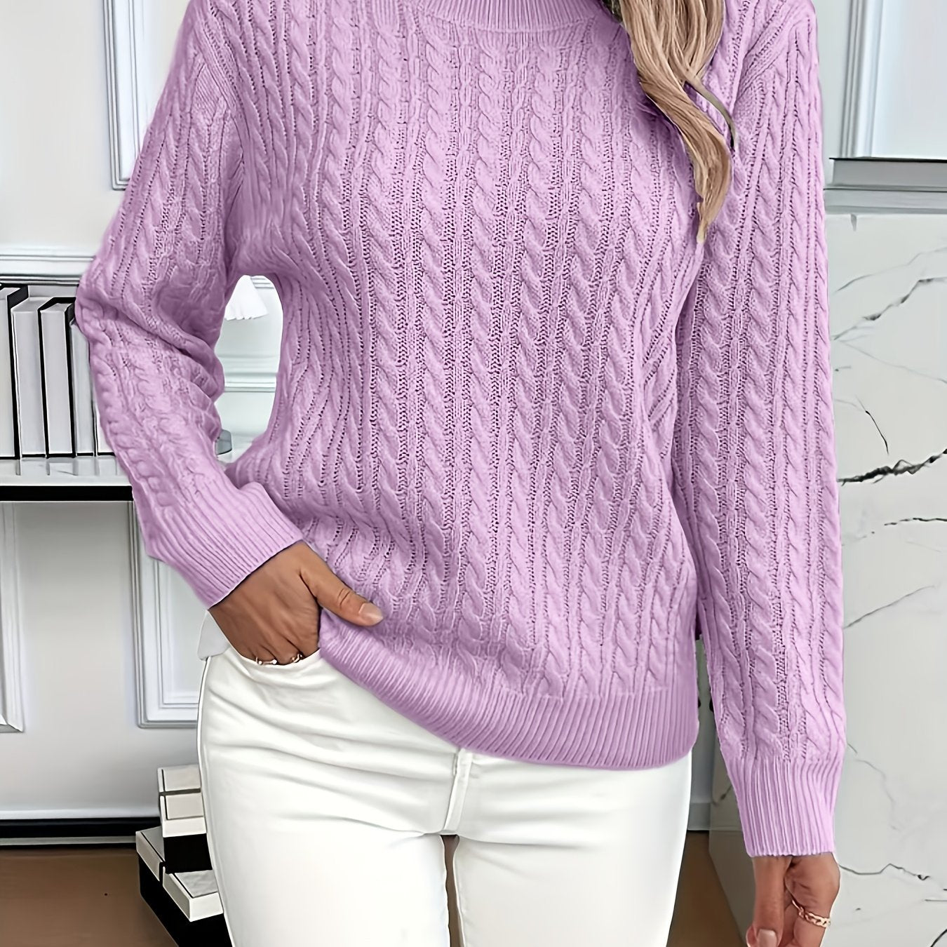 Lotte Andersen | Cable-Strikket Sweater med Rund Hals
