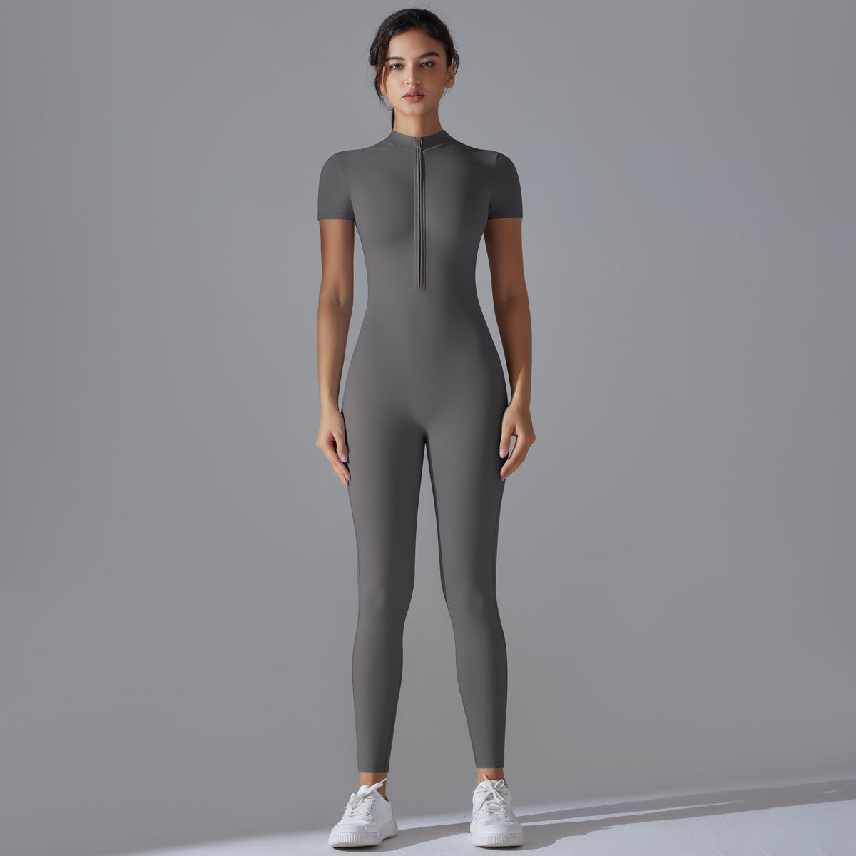 Amalie Skov | Zip-Bodysuit i brun med korte ærmer