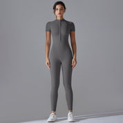 Amalie Skov | Zip-Bodysuit i brun med korte ærmer