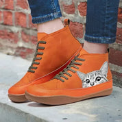 Nynne Ahler | High-Top-Stiefel mit Katzenmotiv