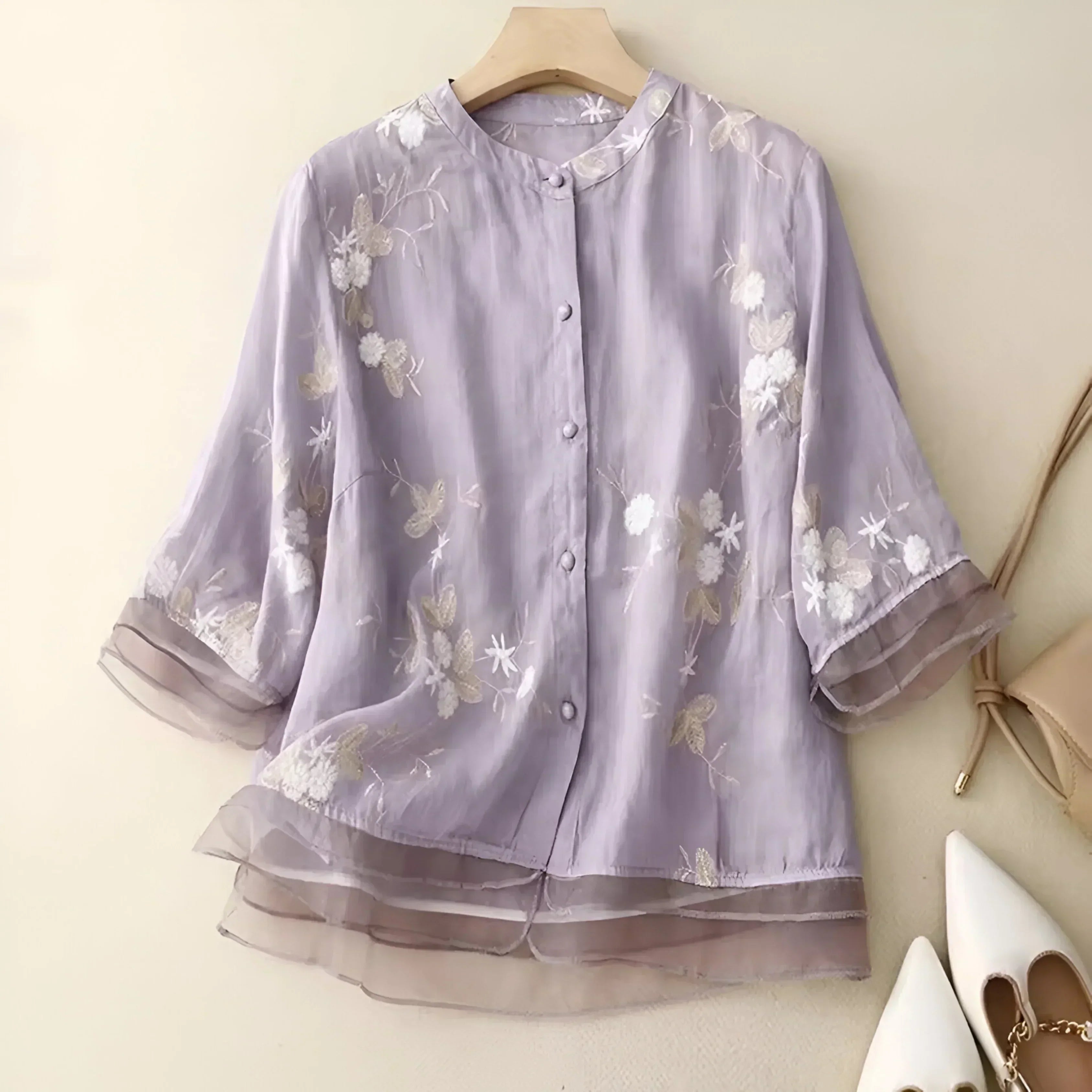 Theodora Ashford | Broderet Bomuldsbluse med Volumenærmer