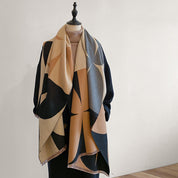 Julie Krogh | Blødt Cashmere-Tørklæde med Grafisk Print