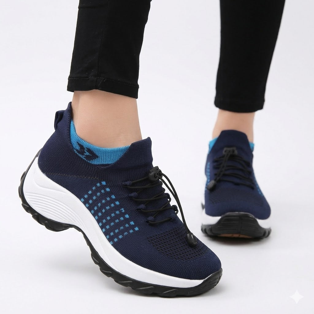 Davina Larsson | Sport Sneaker i Navy med Blå Detaljer