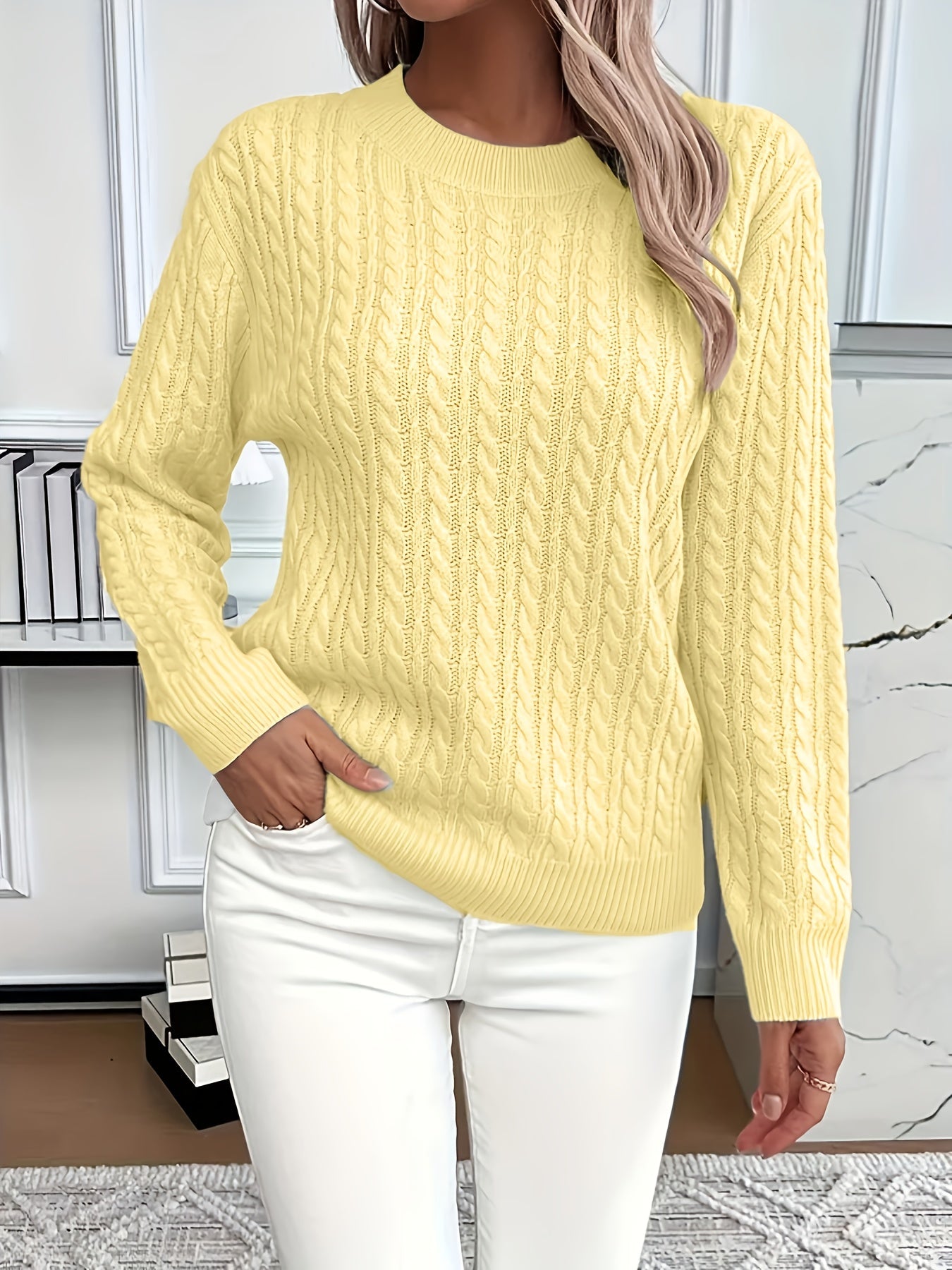 Lotte Andersen | Cable-Strikket Sweater med Rund Hals
