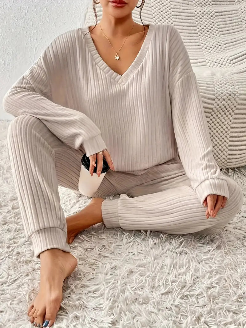 Amelia Laurent | Ribbet loungewear sæt med V-hals