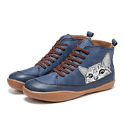 Nynne Ahler | High-Top-Stiefel mit Katzenmotiv