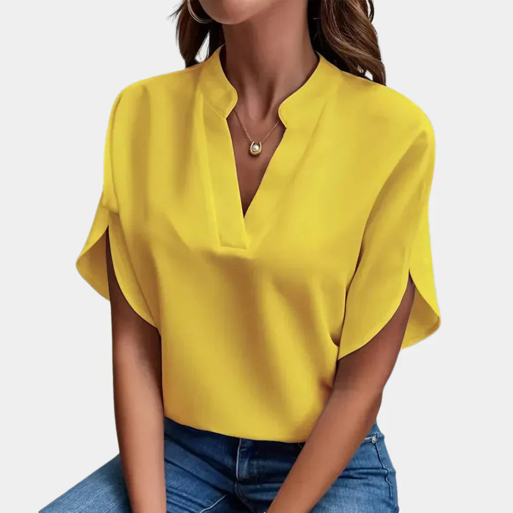 Amélie Dubois | Elegant V-hals bluse med moderne detaljer