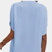 Amélie Dubois | Elegant V-hals bluse med moderne detaljer