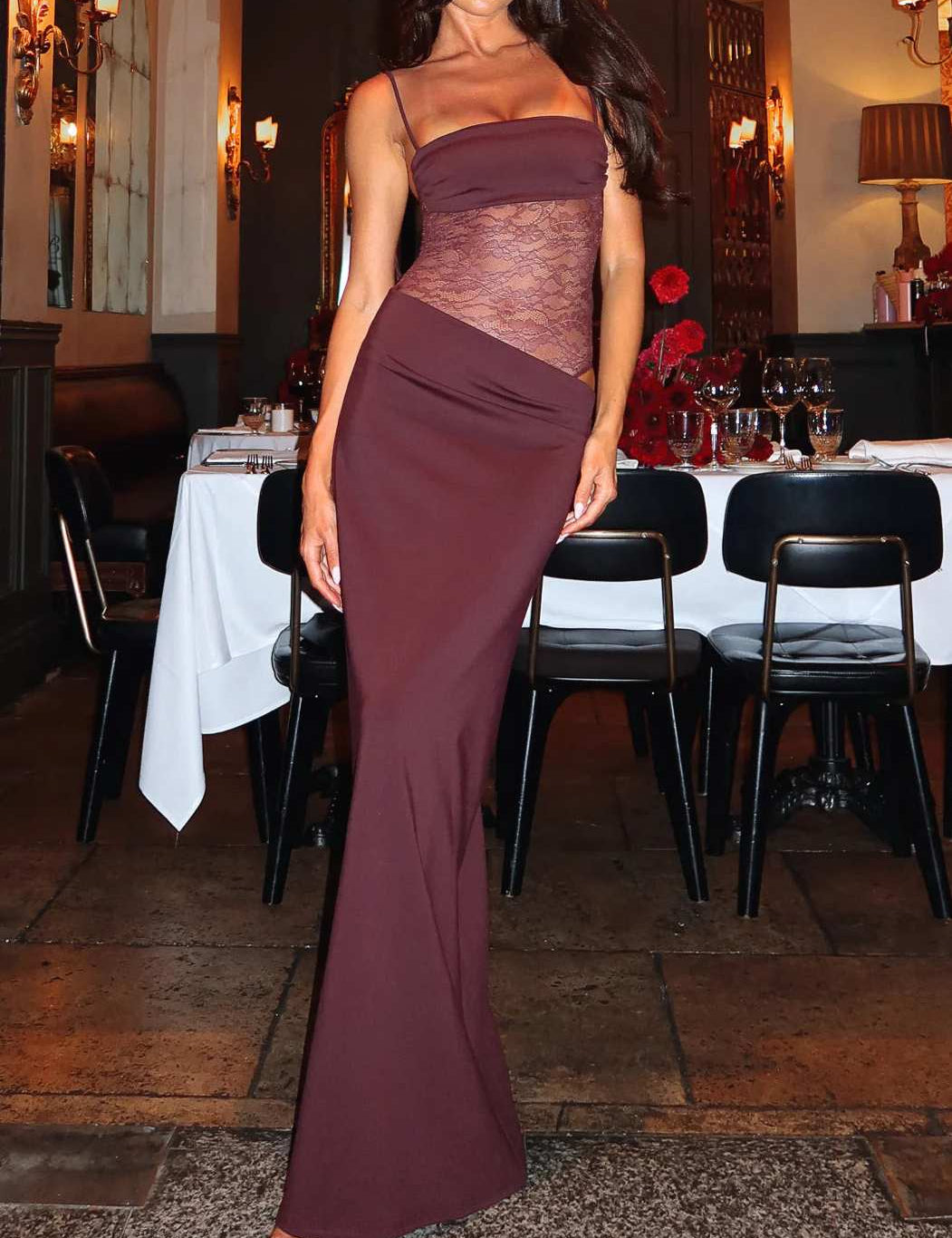 Isabella De Luca | Elegant maxikjole med blondedetaljer