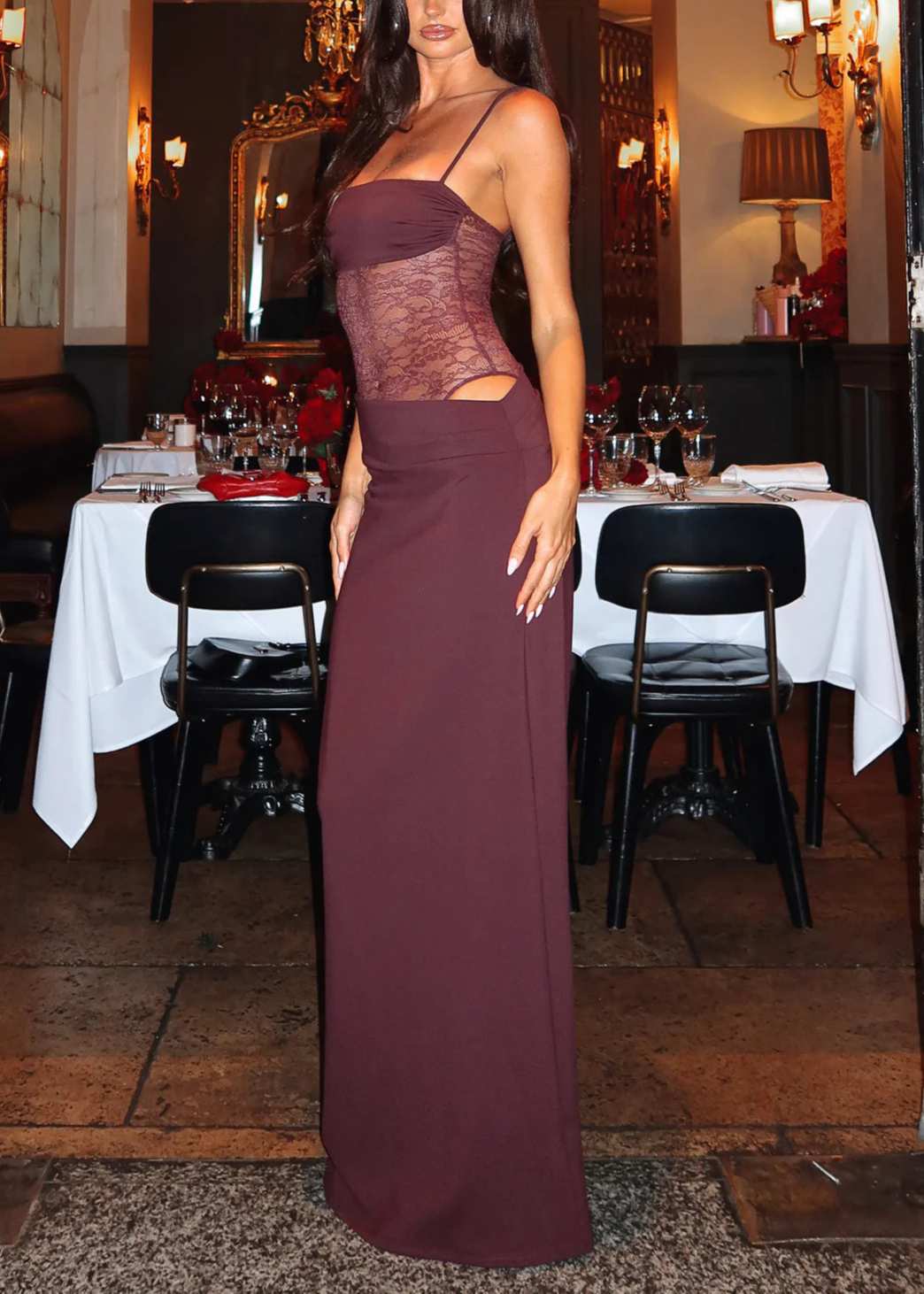 Isabella De Luca | Elegant maxikjole med blondedetaljer