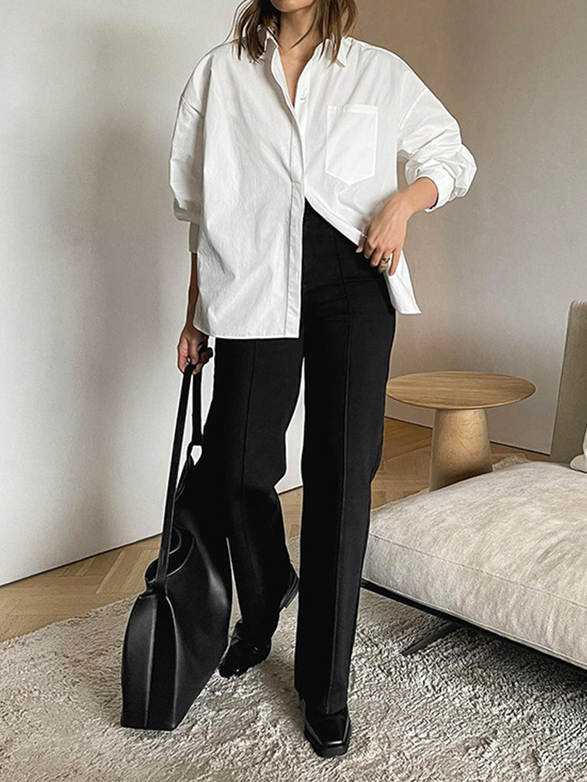 Harriet Ashton | Oversize Skjorte med Klassisk Krave – Minimalistisk Stil