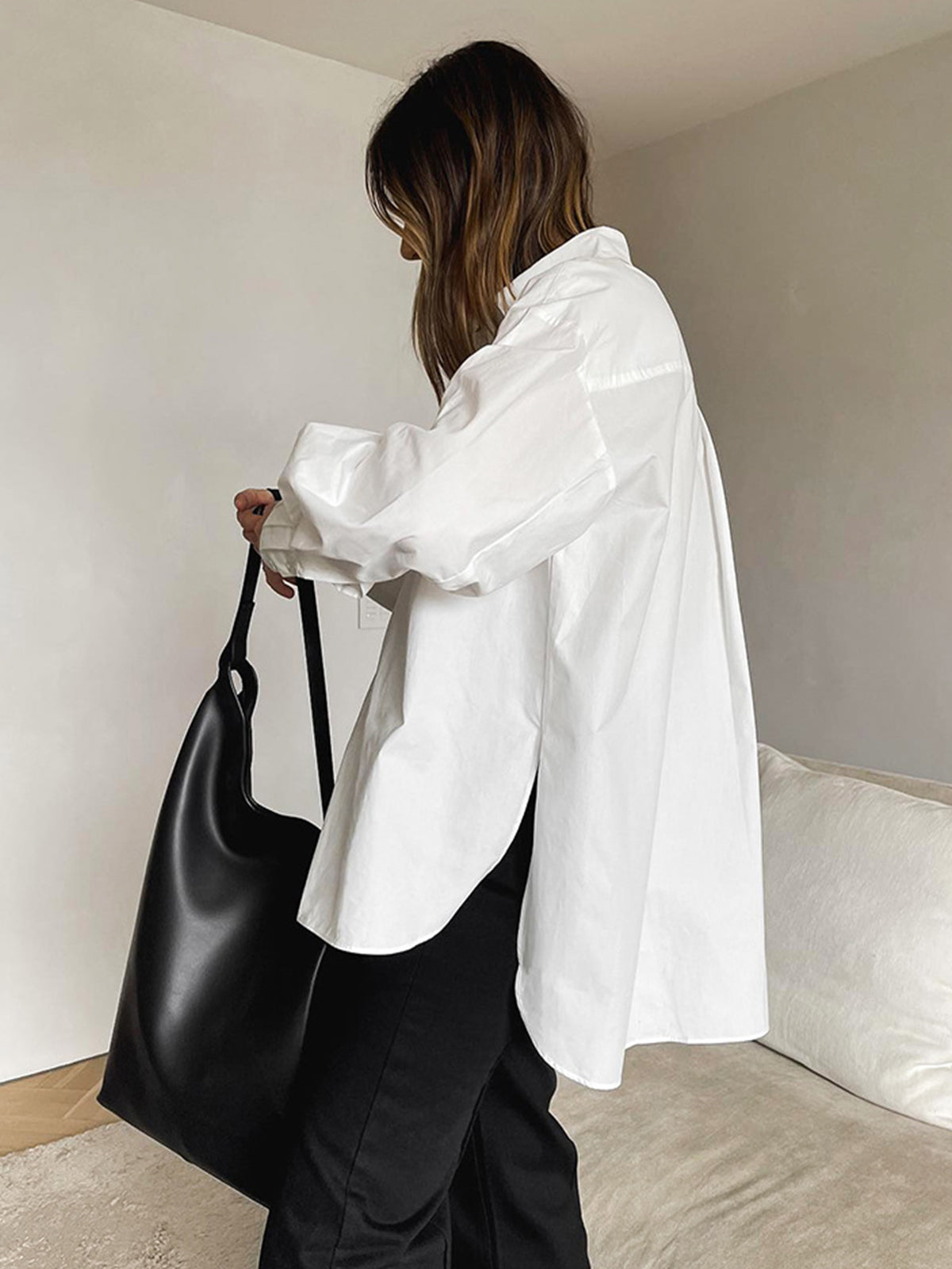Harriet Ashton | Oversize Skjorte med Klassisk Krave – Minimalistisk Stil