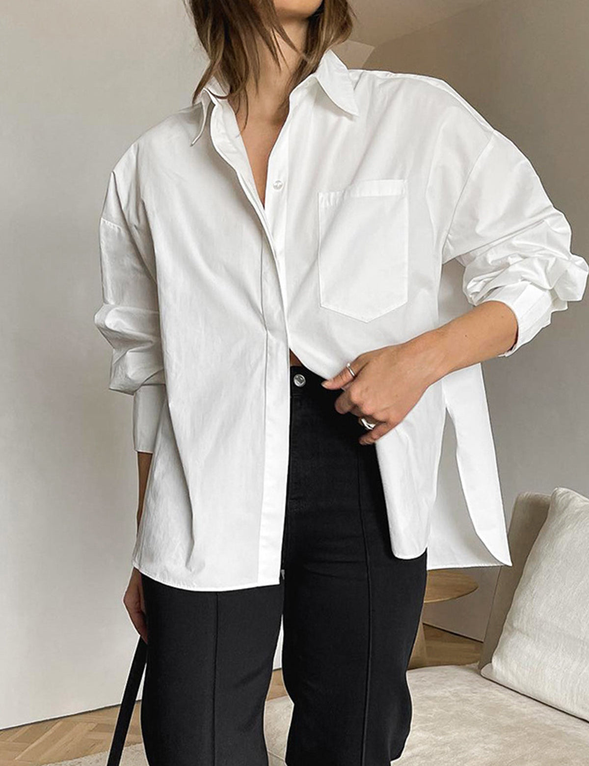 Harriet Ashton | Oversize Skjorte med Klassisk Krave – Minimalistisk Stil