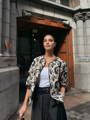 Aurore Castellano | Letvatteret Leopard-Print Jakke med Grafisk Kant