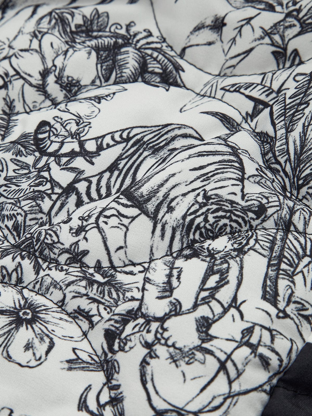 Constance Adelaide | Sort-hvid toileprint quiltet jakke med kontrastpiping