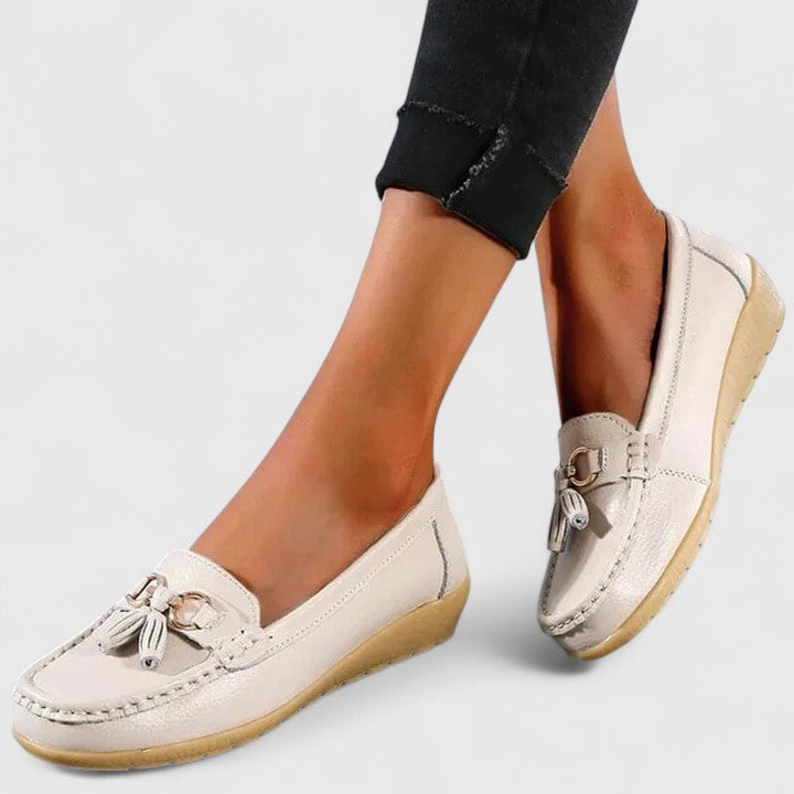 Chloé Dubois | Elegante slip-on loafers med frynsedetalje