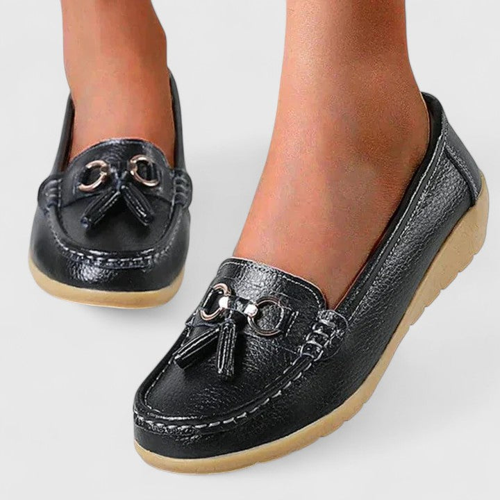 Chloé Dubois | Elegante slip-on loafers med frynsedetalje