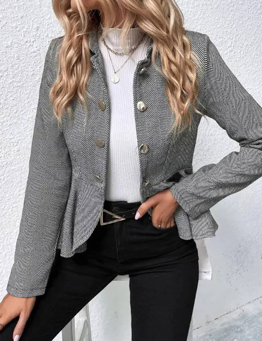 Caterina Villelmo | Kort Blazer med Chevron-mønster og Peplum-snit
