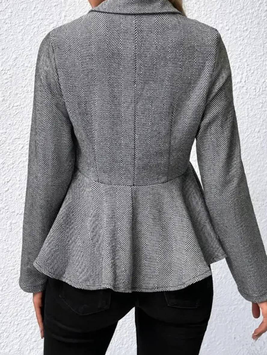 Caterina Villelmo | Kort Blazer med Chevron-mønster og Peplum-snit