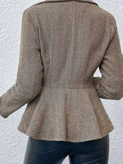 Caterina Villelmo | Kort Blazer med Chevron-mønster og Peplum-snit