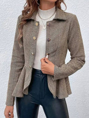 Caterina Villelmo | Kort Blazer med Chevron-mønster og Peplum-snit
