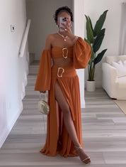 Livia Santorini | To-delt sommer sæt med off-shoulder top og maxi nederdel