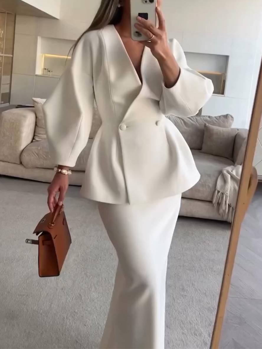 Marisa Vincenti | Elegant to-delt sæt med figursyet blazer og maxi-nederdel